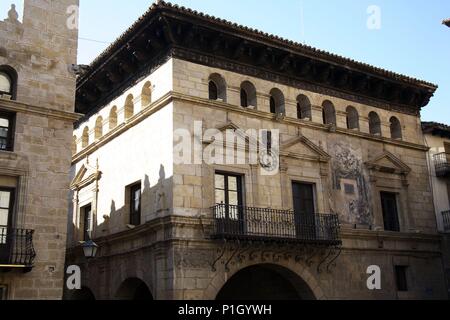 SPAIN - ARAGON - Matarraña (district) - TERUEL. Valderrobres; Ayuntamiento (estilo renacentista). Stock Photo