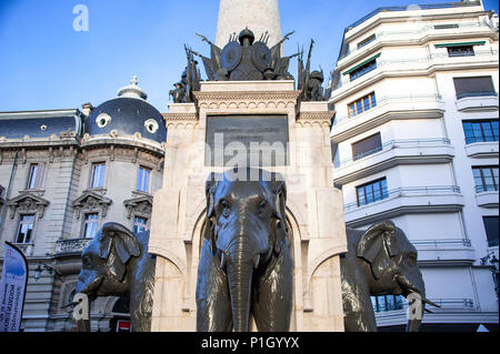 The iconic Fontaine des Elephants (Elephants Fountain), nicknamed 'les quatre sans culs' ('the four without arses'). Fountain, cityscape & blue sky Stock Photo