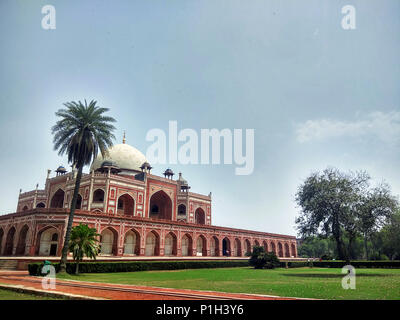 Side view of epic Humayun's Tomb, New Delhi, India displaying great Indian architecture Stock Photo