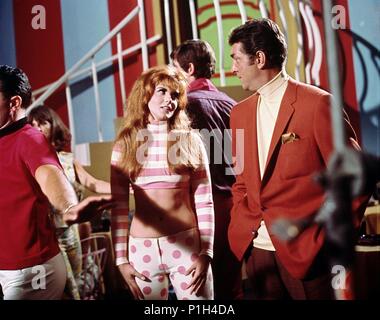 Original Film Title: MURDERERS' ROW.  English Title: MURDERERS' ROW.  Film Director: HENRY LEVIN.  Year: 1966.  Stars: DEAN MARTIN; ANN-MARGRET. Credit: COLUMBIA PICTURES / Album Stock Photo