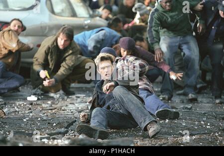 Original Film Title: WAR OF THE WORLDS.  English Title: WAR OF THE WORLDS.  Film Director: STEVEN SPIELBERG.  Year: 2005.  Stars: TOM CRUISE. Credit: PARAMOUNT PICTURES / MASI, FRANK / Album Stock Photo