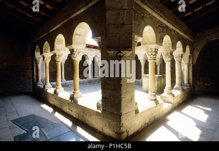 SPAIN - Catalonia - Osona (district) - Barcelona. Vic; Plaza Mayor / Plaça  Major; tenderete de bañadores / ropa interior de mujeres Stock Photo - Alamy