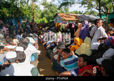 Rohingya refugees wait for biometric registration at the Kutupalong refugee camp at Ukhia in Cox's Bazar, Bangladesh Stock Photo