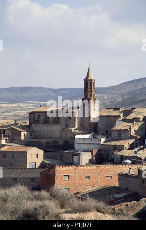 SPAIN - ARAGON - Campo de Cariñena (district) - Saragossa Zaragoza. Mezalocha; pueblo e Iglesia de San Miguel. Stock Photo