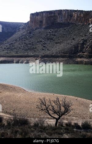 SPAIN - ARAGON - Campo de Cariñena (district) - Saragossa Zaragoza. Mezalocha; embalse - pantano de Mezalocha. Stock Photo