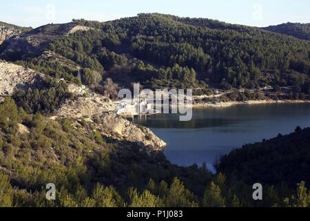 SPAIN - ARAGON - Campo de Cariñena (district) - Saragossa Zaragoza. Tosos; paisaje y pantano / embalse de Torcas. Stock Photo