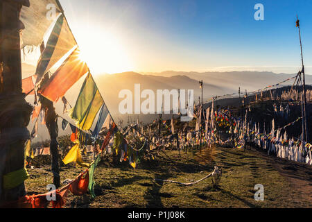 Witnessing sunrise at 4000 meters at the highest pass of Bhutan, Chele la Stock Photo