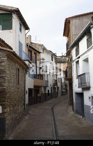 SPAIN - LA RIOJA - Rioja Baja (district). Inestrillas; calle / arquitectura popular (Valle de Alhama). Stock Photo