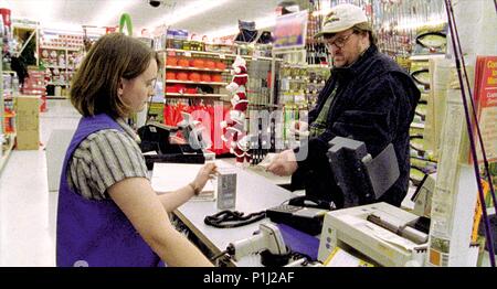 Original Film Title: BOWLING FOR COLUMBINE.  English Title: BOWLING FOR COLUMBINE.  Film Director: MICHAEL MOORE.  Year: 2002.  Stars: MICHAEL MOORE; AMANDA DUNCAN. Credit: METRO GOLDWYN MAYER / Album Stock Photo