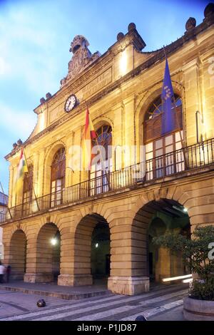 SPAIN - LA RIOJA - Rioja Alta (district). Haro; Ayuntamiento neoclasico (Juan de Villanueva) en la Plaza de la Paz. Stock Photo