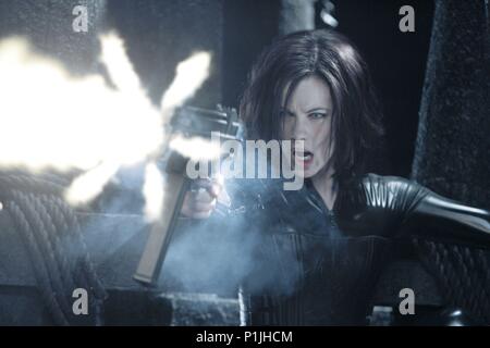 Original Film Title: UNDERWORLD: EVOLUTION.  English Title: UNDERWORLD: EVOLUTION.  Film Director: LEN WISEMAN.  Year: 2006.  Stars: KATE BECKINSALE. Credit: LAKESHORE ENTERTAINMENT/SCREEN GERMS INC. / Album Stock Photo