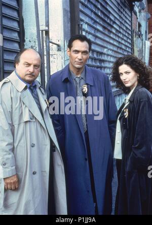 Original Film Title: NYPD BLUE-TV.  English Title: NYPD BLUE-TV.  Year: 1993.  Stars: AMY BRENNEMAN; DENNIS FRANZ; JIMMY SMITS. Credit: 20TH CENTURY FOX TV / Album Stock Photo