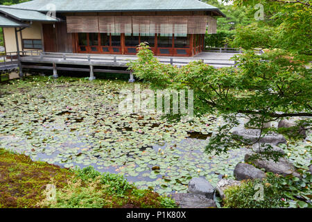 Tea house and water lilies at Shirotori - traditional Japanese garden in Nagoya. Stock Photo