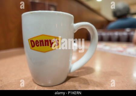 https://l450v.alamy.com/450v/p1kern/dennys-diner-coffee-cup-p1kern.jpg