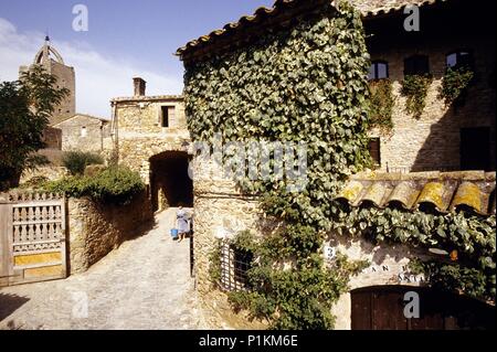 Peratallada, town and streets (Baix Empordà region / Costa Brava). Stock Photo