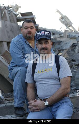 Original Film Title: WORLD TRADE CENTER.  English Title: WORLD TRADE CENTER.  Film Director: OLIVER STONE.  Year: 2006. Credit: PARAMOUNT PICTURES / DUHAMEL, FRANÇOIS / Album Stock Photo