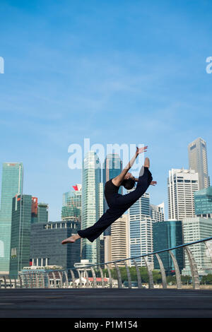 Elegant ballet dancer woman dancing ballet in the city of Singapore Stock Photo