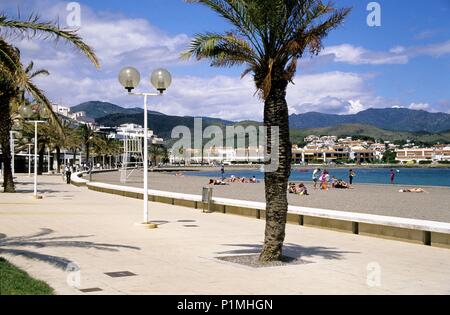 SPAIN - Catalonia - Alt Empordá (district) - GERONA. Llança; playa / platja del Port. Stock Photo