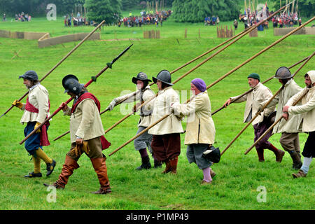 English soldiers costumes, 17th century Stock Photo - Alamy