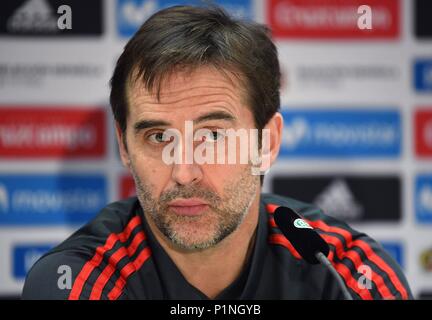 22 March 2018, Germany, Duesseldorf, Spain vs. Germany, Soccer press conference Spanish national team: Julen Lopetegui, lead trainer of the Spanish national team, speaks during a press conference. Spain is going to play on Friday 23 March 2018 against Germany in a friendly match. Photo: Federico Gambarini/dpa  FILE PHOTOS: The Spanish team selection coach, Julen Lopetegui, destitute from his position Stock Photo