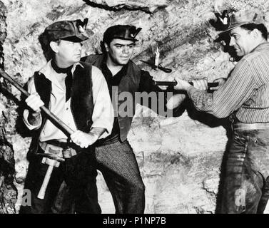 THE BADLANDERS, Alan Ladd, 1958 Stock Photo - Alamy