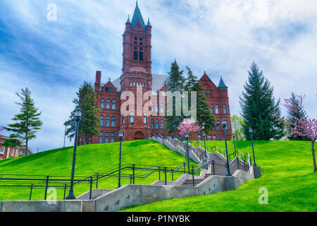 SYRACUSE, NY - MAY 14, 2018: Historic College of Visual and Performing  Arts Building at Syracuse University, New York Stock Photo