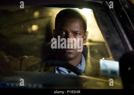 Original Film Title: DÉJÀ VU.  English Title: DÉJÀ VU.  Film Director: TONY SCOTT.  Year: 2006.  Stars: DENZEL WASHINGTON. Credit: TOUCHSTONE PICTURES / ZUCKERMAN, ROBERT / Album Stock Photo