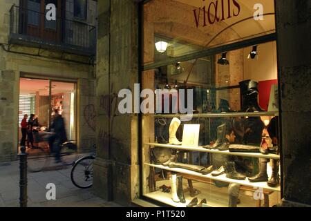 Barrio de El Borne (el más 'fashion' de la ciudad antigua); tiendas de calzados y ropa de moda. Stock Photo