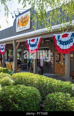 Cracker Barrel Old Country Store in Russellville, Arkansas. (USA) Stock Photo