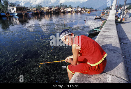 Srinagar, India, fishing on the Dal Lake Stock Photo