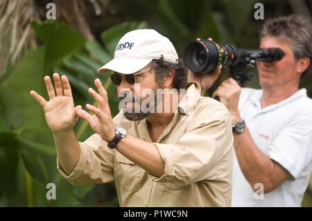 Original Film Title: BLOOD DIAMOND.  English Title: BLOOD DIAMOND.  Film Director: EDWARD ZWICK.  Year: 2006.  Stars: EDWARD ZWICK. Credit: WARNER BROS. PICTURES / BUITENDIJK, JAAP / Album Stock Photo