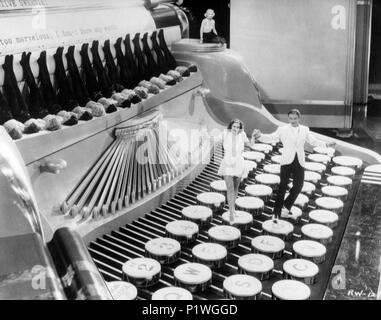 Original Film Title: READY, WILLING AND ABLE.  English Title: READY, WILLING AND ABLE.  Film Director: RAY ENRIGHT.  Year: 1937. Credit: WARNER BROTHERS / Album Stock Photo