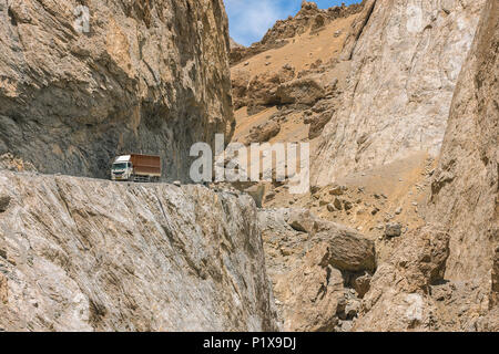 Truck on the high altitude Manali-Leh road in Ladakh, Himalaya mountains, India Stock Photo