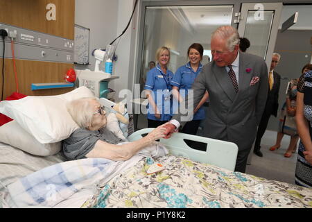 The Prince of Wales meets Mary Shields in the palliative care unit as he visits Omagh Hospital as part of his tour of Northern Ireland. Stock Photo