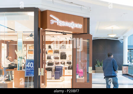 Philadelphia, Pennsylvania, May 19 2018: Spanx store sign entrance with  vibrant red, pink color display in Philadelphia Stock Photo - Alamy