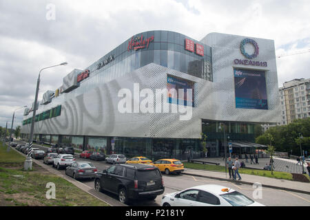 Moscow, Russland. 13th June, 2018. Shopping Center in Moscow, Cityscape, Football World Cup 2018 in Russia from 14.06. - 15.07.2018. | usage worldwide Credit: dpa/Alamy Live News Stock Photo