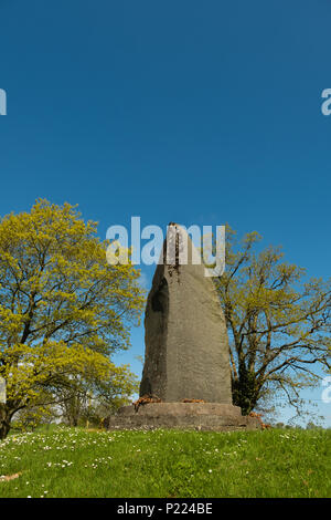 Memorial Stone at Cilmeri for Prince Llewelyn ap Gruffudd, last native ...