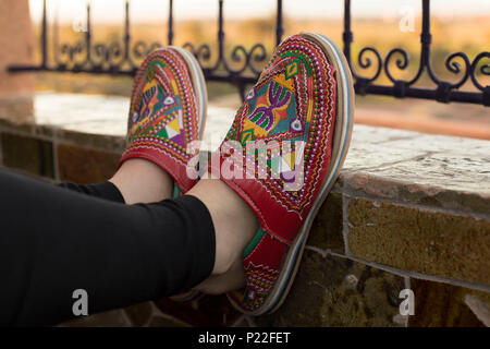 Morocco, Quarzazate, travel route along road N9, woman in traditional leather shoes Stock Photo