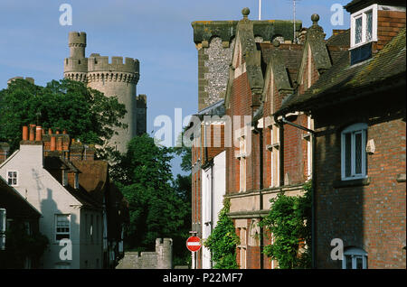 Maltravers Street in the historic town of Arundel, West Sussex, with Arundel Castle in the background Stock Photo