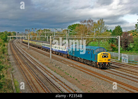 A preserved mainline class 40 diesel locomotive number 40145 working Pathfinder Tours ‘Capital Crusader’ at Headstone Lane on 5th November 2005. Stock Photo