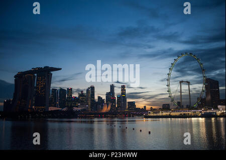 Singapore, Singapore, view over Marina Bay in the evening Stock Photo