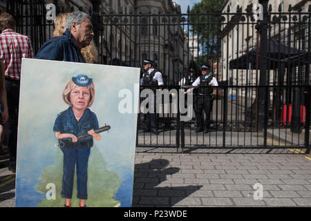 Whitehall, London, UK. 12th July 2016. Political satirist and artist Kaya Mar walks past the gates of Downing Street with his latest creation depictin Stock Photo