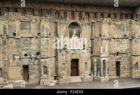 Orange, Vaucluse, Provence-Alpes-Côte d'Azur, France, stage with statue of imperator Augustus in the theatre of Orange, UNESCO world cultural heritage. Stock Photo