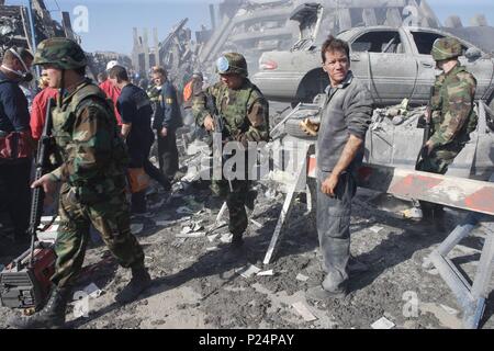 Original Film Title: WORLD TRADE CENTER.  English Title: WORLD TRADE CENTER.  Film Director: OLIVER STONE.  Year: 2006. Credit: PARAMOUNT PICTURES / Album Stock Photo