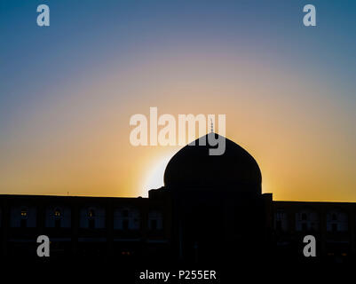 Sunrise behind the Sheikh Lotfollah Mosque, which is reflected in the