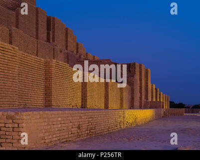 Elamite terraced temple at Chogha Zanbil Stock Photo