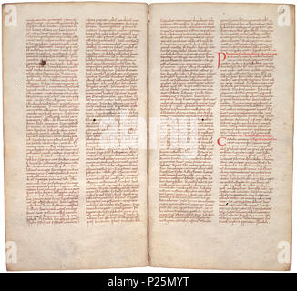 . Pantegni pars prima theorica (lib. I-X) - folios 060v (left) and 061r (right)  .  Lefthand side folio 060v; righthand side folio 061r from an 11th century copy of the Liber pantegni. This is the earliest known copy (prior to 1086) of the Liber pantegni, made at Monte Cassino under the supervision of Constantine the African. It is dedicated to Abbot Desiderius of Monte Cassino (1027-1087), before he became Pope Victor III. Read backgroud information in Dutch and in English. . Constantine the African (ca. 1010-1098/9) 176 Liber pantegni - KB 73 J 6 - folios 060v (left) and 061r (right) Stock Photo