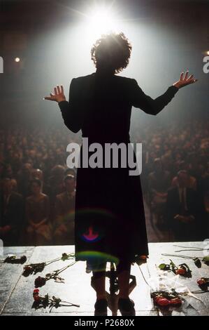 Original Film Title: LA MOME.  English Title: THE LIFE STORY OF SINGER EDITH PIAF.  Film Director: OLIVIER DAHAN.  Year: 2007.  Stars: MARION COTILLARD. Credit: LEGENDE/TF1 INTERNATIONAL/TF1 FILMS PRODUCTIONS/SONGBIRD PIC / Album Stock Photo