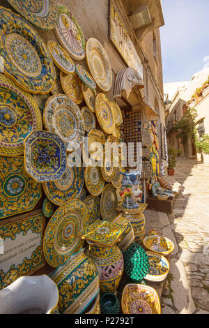 Pottery store in Erice, Trapani province, Sicily, Italy Stock Photo