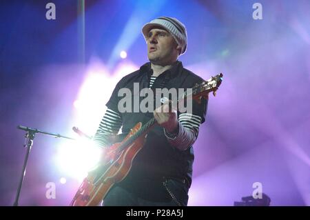 17 / 06 / 2006; Estadio Vicente Calderon. Madrid. Amaral durante el concierto. Stock Photo